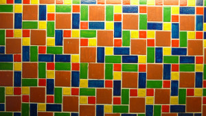 színes mozaik csempe